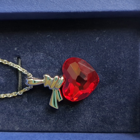 Brand new Swarovski heart pendant crystal necklace - Picture 2 of 3